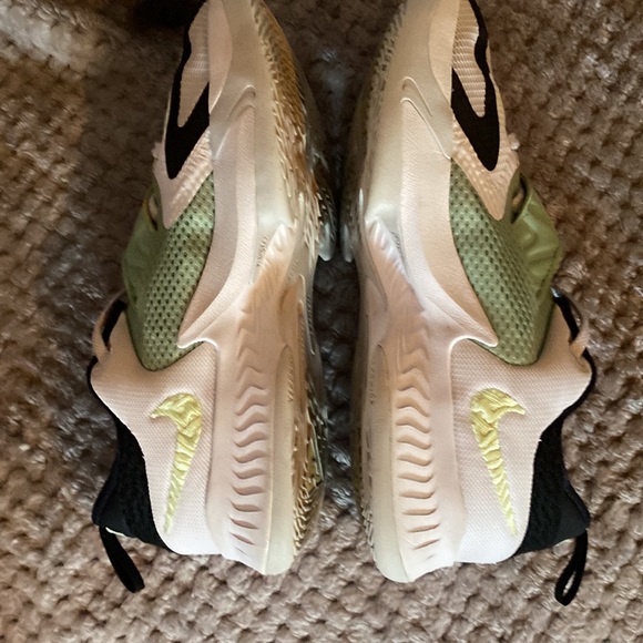 Youth Nikes - Picture 4 of 5